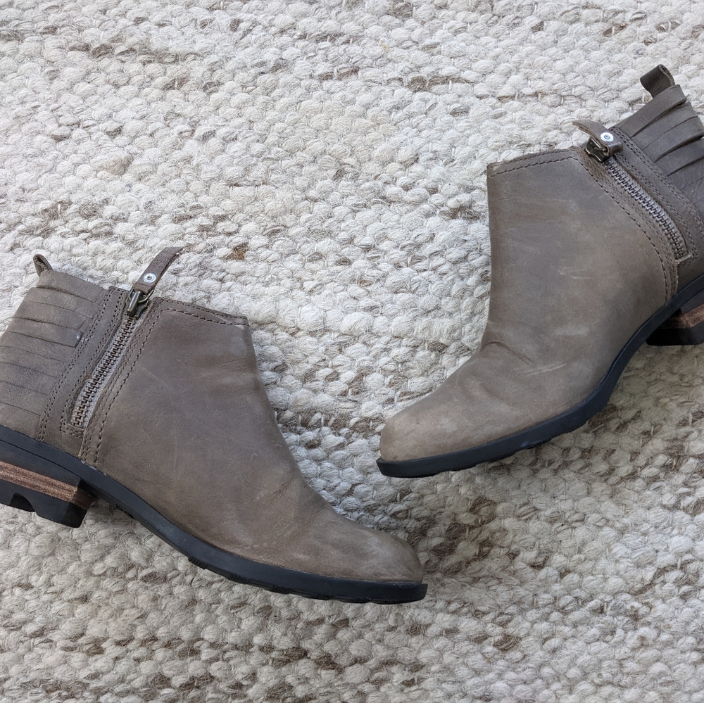 Sorel Lolla waterproof ankle boots - Picture 2 of 8